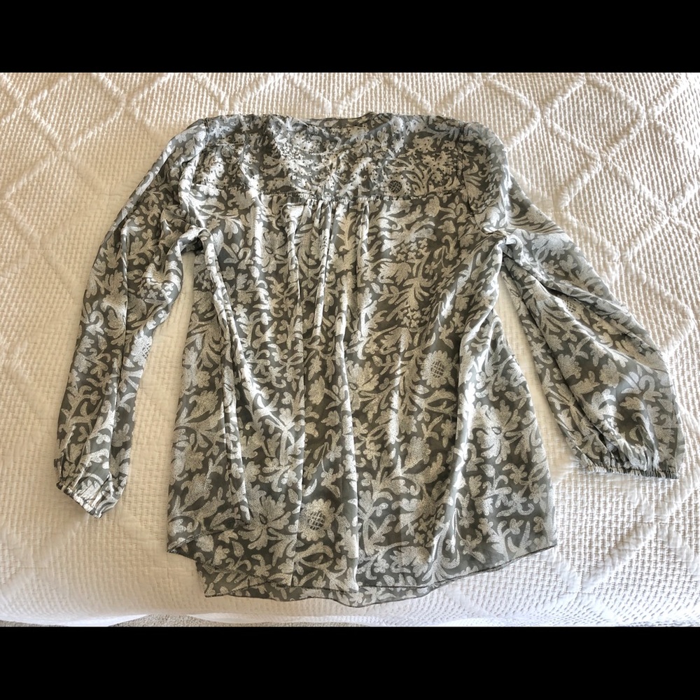 Lucky Brand blouse in sage green & off white